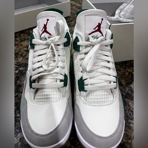 Nike SB x Air Jordan 4 Retro SP 'Pine Green'